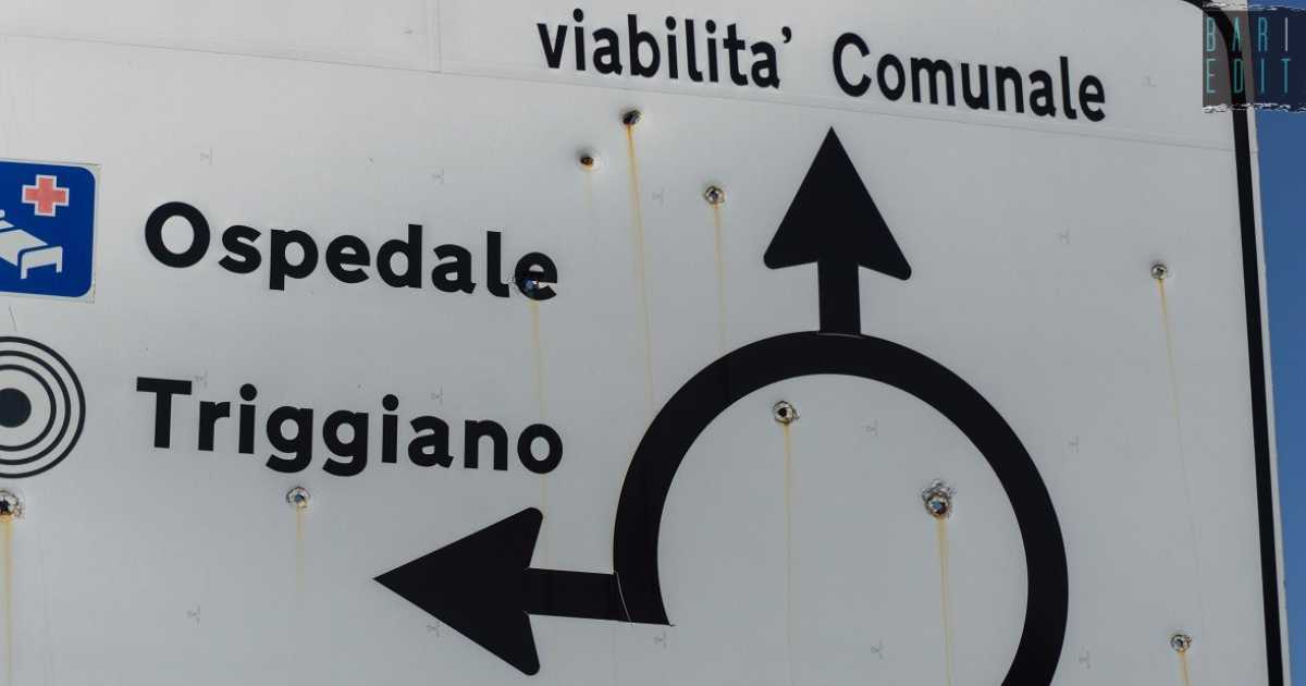 Quel cartello crivellato di colpi all'ingresso di Triggiano: �Cos� i clan marcano il territorio�